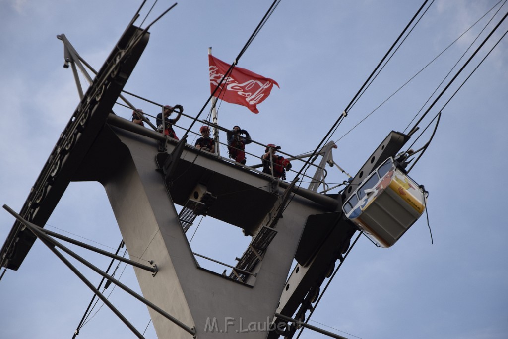 Koelner Seilbahn Gondel blieb haengen Koeln Linksrheinisch P704.JPG - Miklos Laubert